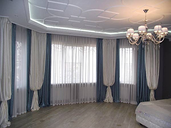 Шторы в эркер спальни классика