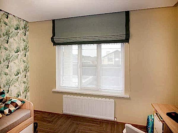 Римская штора с помпонами