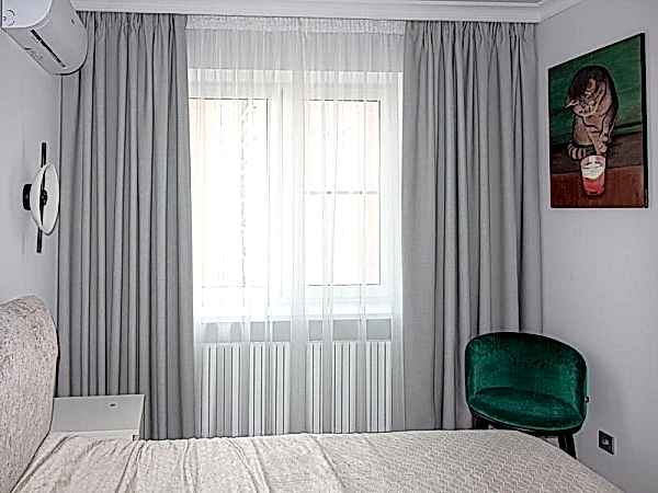 Шторы в спальню в спокойных тонах