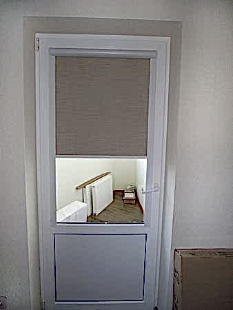 Кассетные шторы на дверь