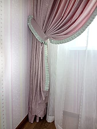 Розовые шторы с рюшами для девочки