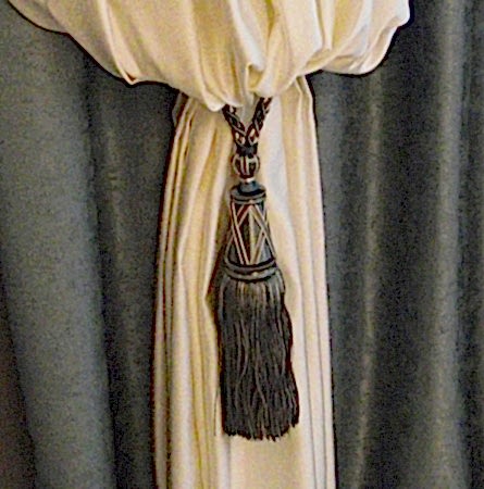 Шторы в спальню классика