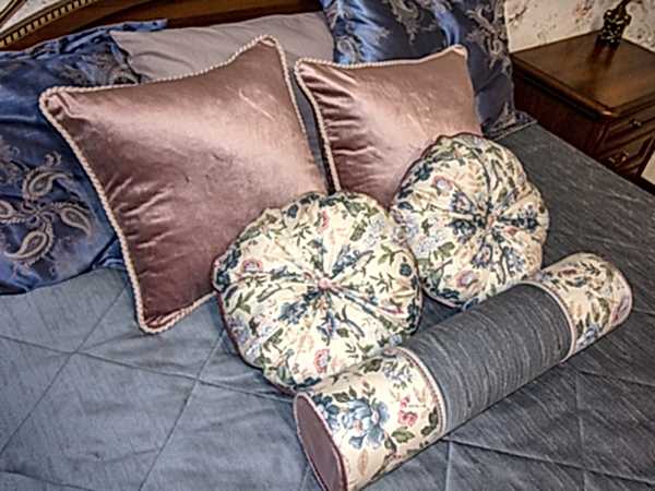 Подушки в спальню