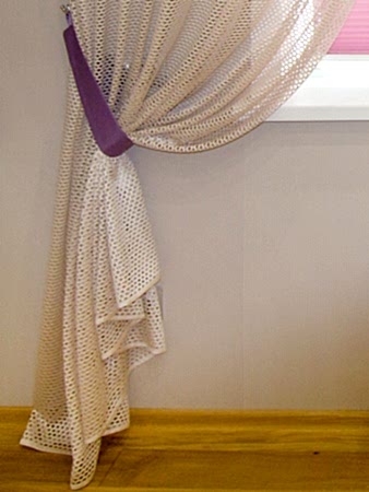 Шторы из сетки на нестандартное окно