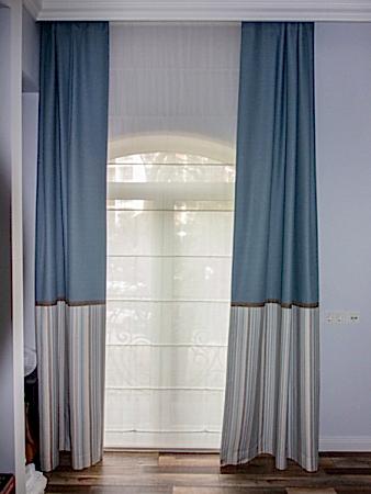 Римские шторы в спальню и портьеры