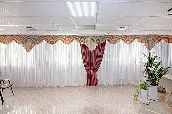 Шторы с ламбрекеном в конференц зал