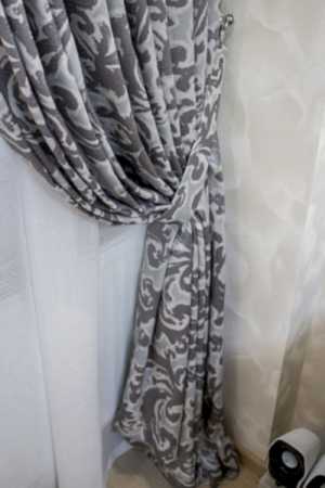 Шторы в кабинет из серебристого жаккарда