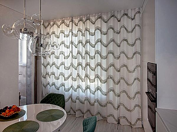 Шторы на кухню из ткани с бахрамой