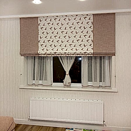 Римские шторы с розовыми птицами