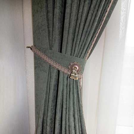 Шторы в спальню из канваса с отделкой из тесьмы