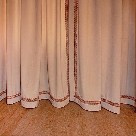 Шторы из бархата с тесьмой и ручной складкой