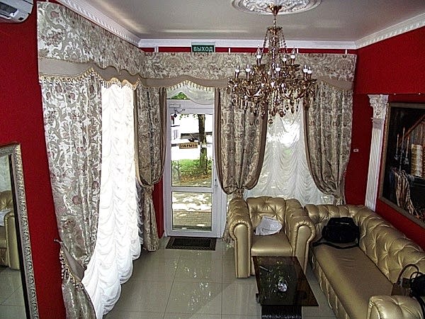 Шторы в хол гостиницы