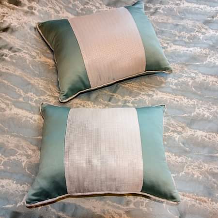 Покрывало для спальни в серо-голубых тонах