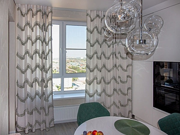 Шторы на кухню из ткани с бахрамой