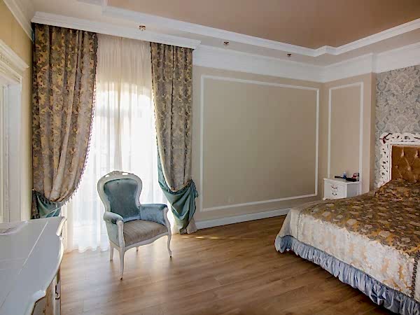 Покрывало в стиле современной классики