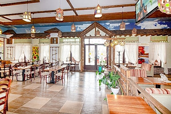 Шторы с ламбрекеном в ресторан