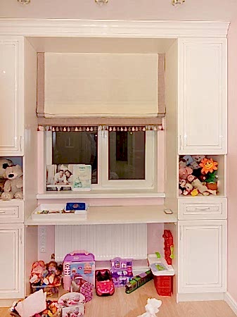 Римская штора для девочки с бахромой