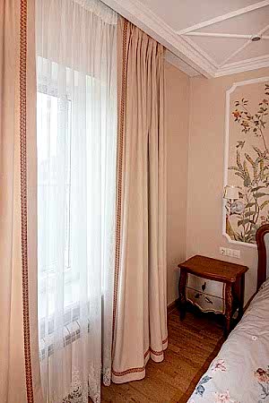 Шторы из бархата с тесьмой и ручной складкой