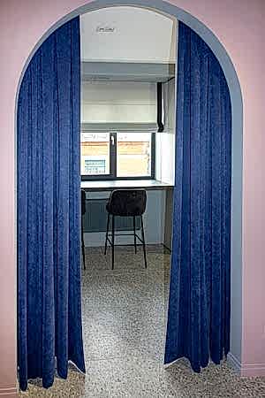 Римские шторы в салон по наращиванию волос