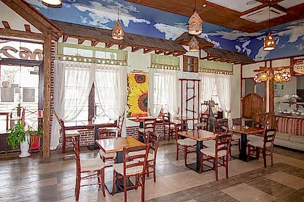 Шторы с ламбрекеном в ресторан