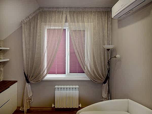 Шторы из сетки на нестандартное окно