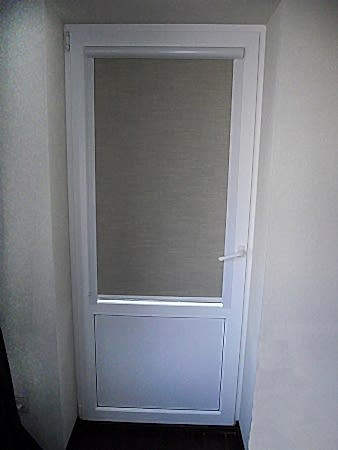 Кассетные шторы на дверь