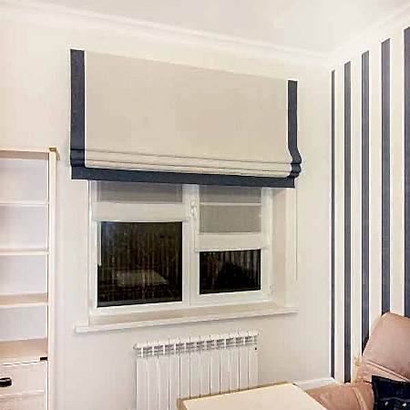 Серая римская штора с окантовкой