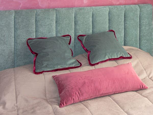 Покрывало с окантовкой цвета фуксии