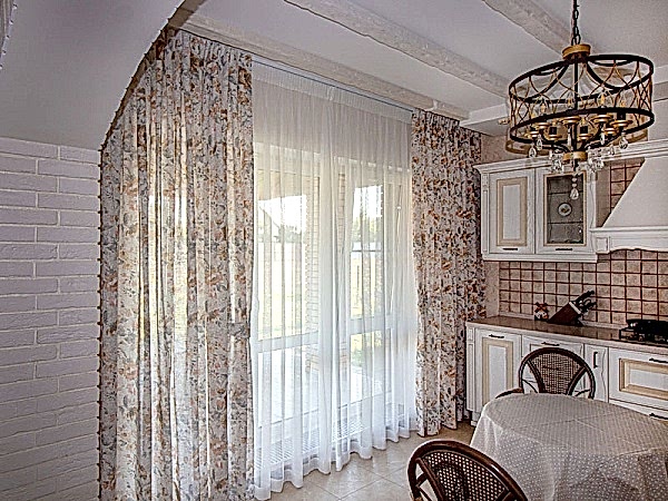 Шторы на кухню в английском стиле