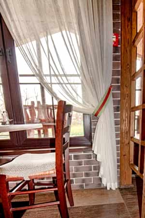 Шторы с ламбрекеном в ресторан