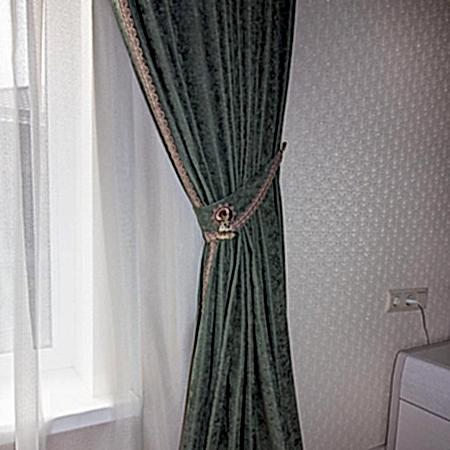 Шторы в спальню из канваса с отделкой из тесьмы