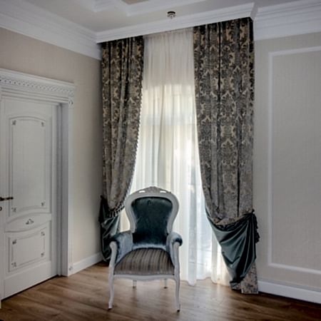 Роскошные шторы из бархата в спальню