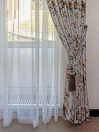 Шторы на кухню в английском стиле