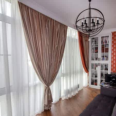 Современные шторы в кабинет с оранжевым кантом