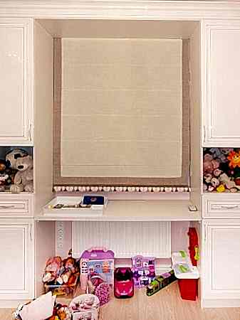 Римская штора для девочки с бахромой