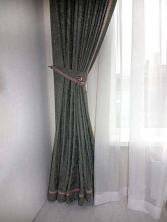 Шторы в спальню из канваса с отделкой из тесьмы